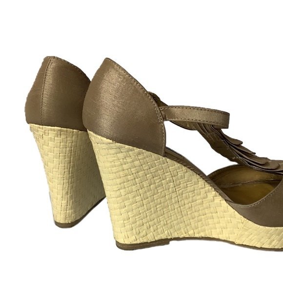 Steve Madden Ruffle Satin Wedge Heel Sandal Size 9 - Picture 4 of 11